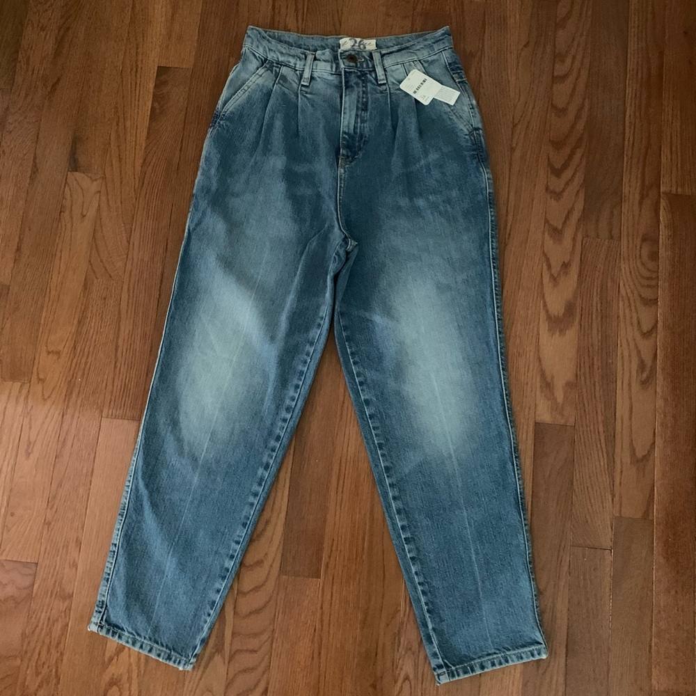 NWT Free People High Waisted Mom Jeans 26